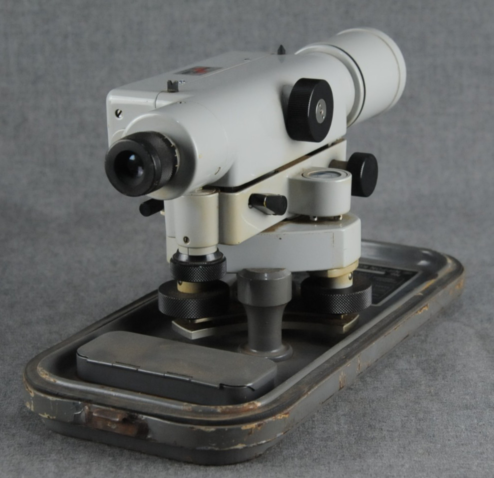 Vintage 1967 Nikon LEVEL E5 25x magnification Surveying equipment Made in Japan