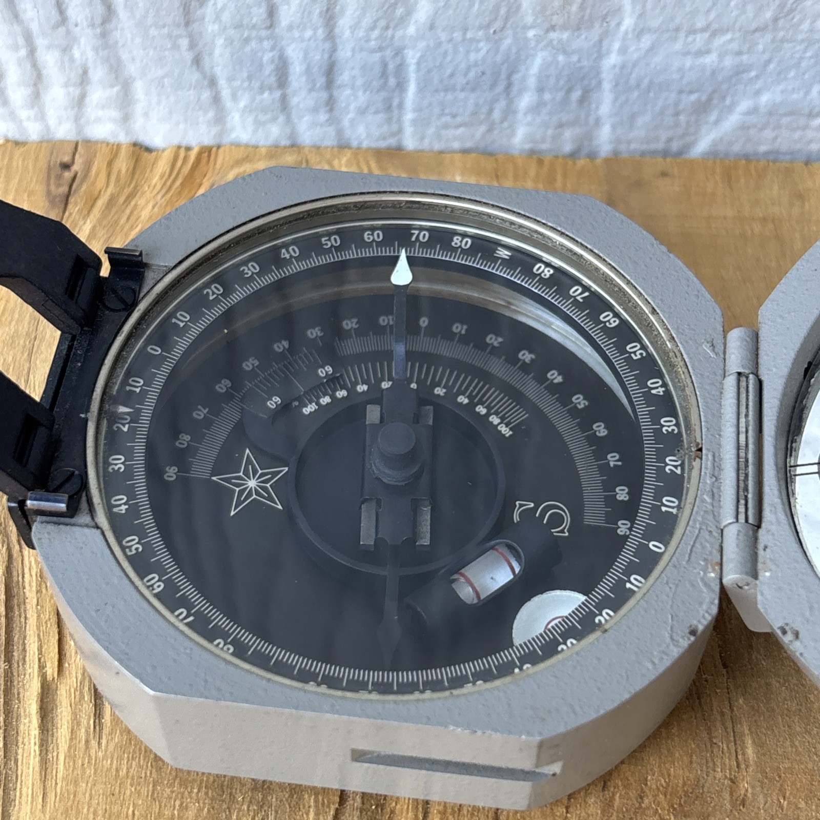 VINTAGE BRUNTON COMPASS POCKET TRANSIT COMPASS W/ ORIGINAL LEATHER CASE