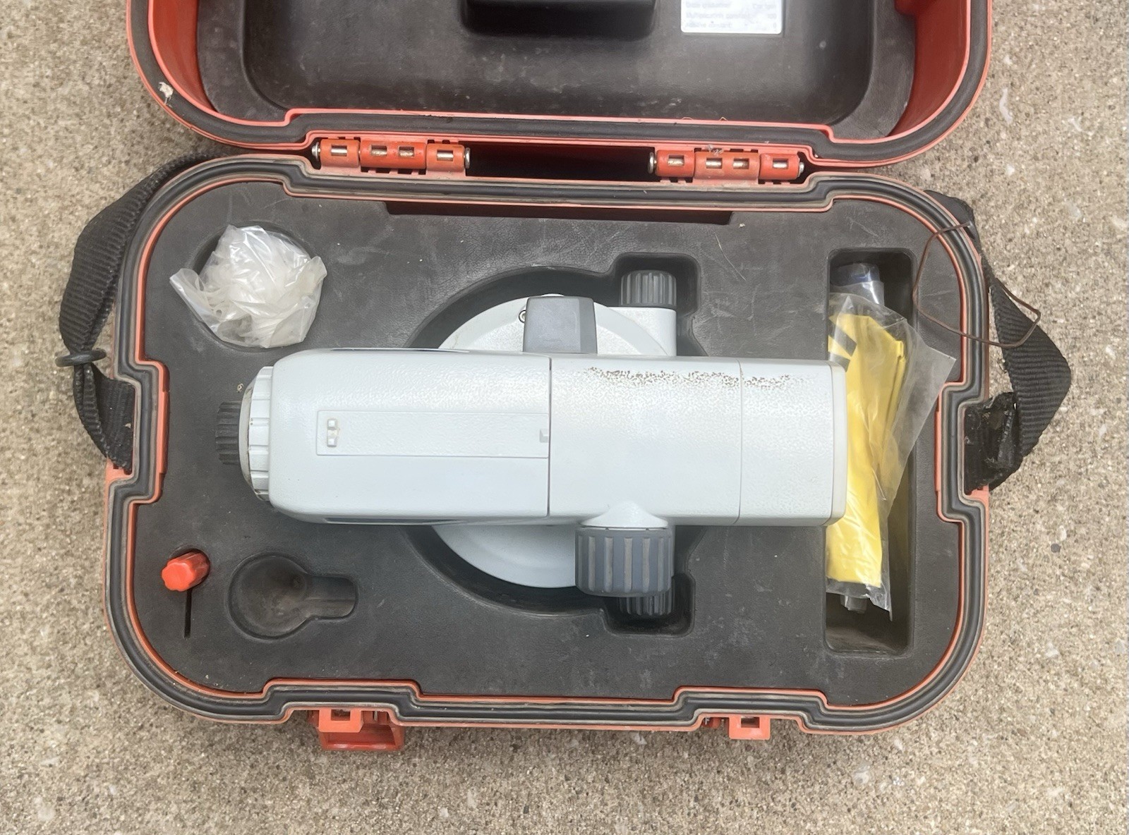 Sokkia C32 Automatic Level Surveying Instrument with Hard Case – Made in Japan