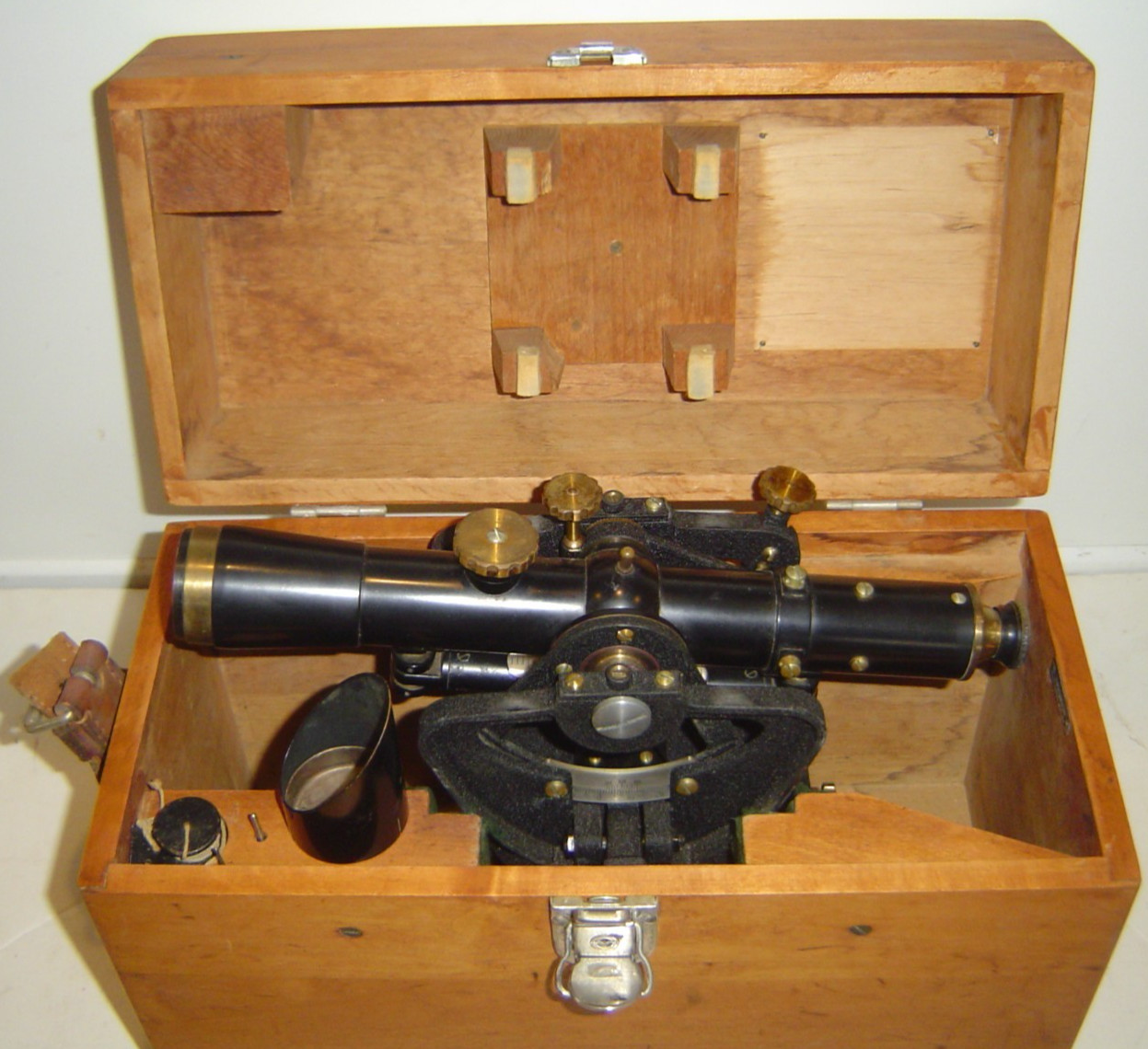 FENNEL- KASSEL Surveyor Level Transit No. 73077 W. Germany BRASS ACCENTS
