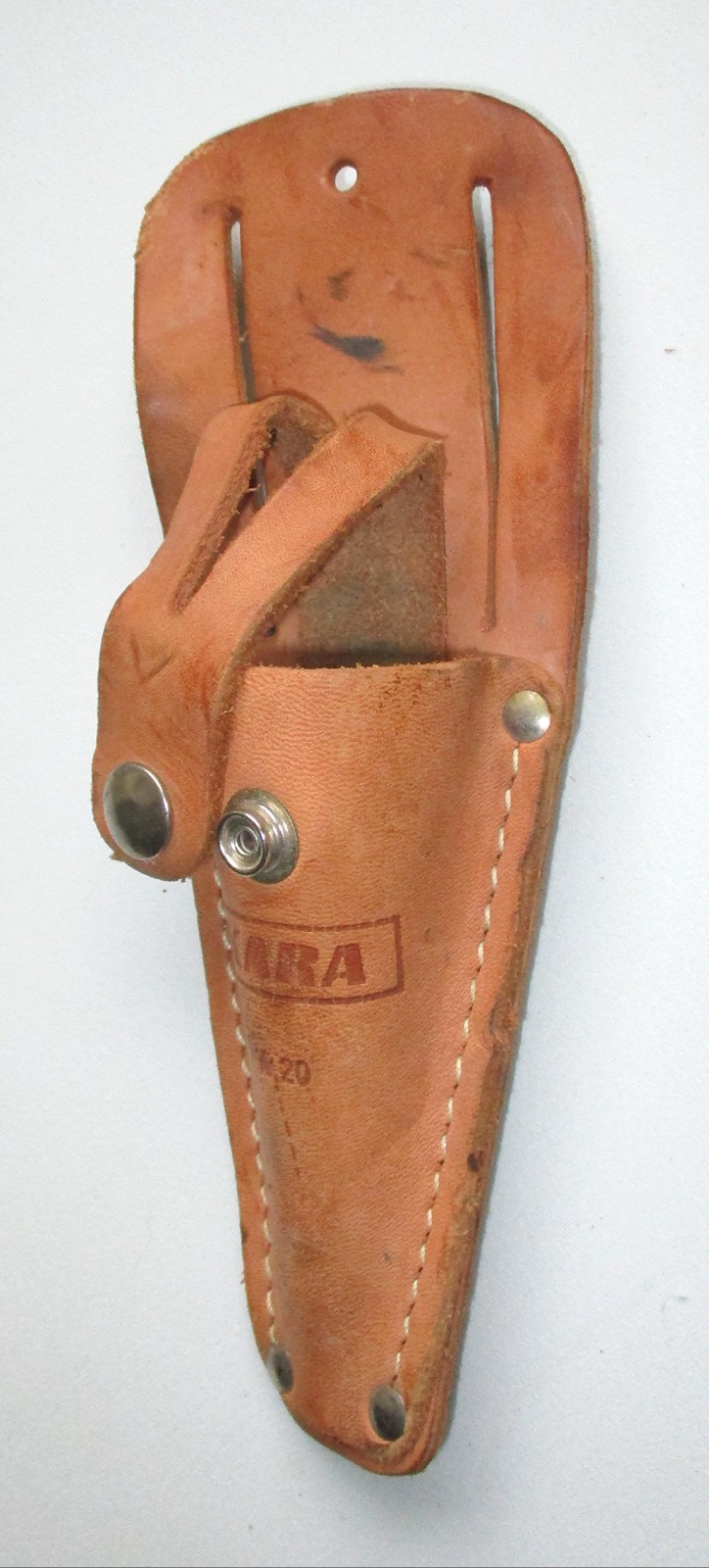 6”-16 oz Brass Plumb Bob w/80” Gammon Reel, Leather Holster Pouch & 2 Extra Tips