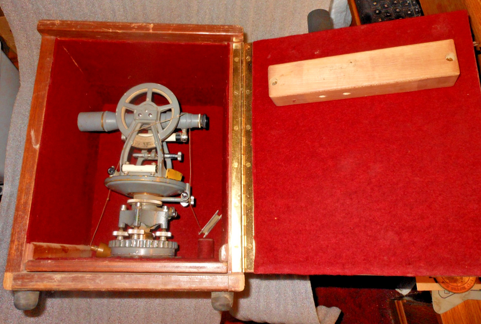 Vintage Eagle Model 10 Surveyor Transit Level w/Oak Carry Case made in Japan